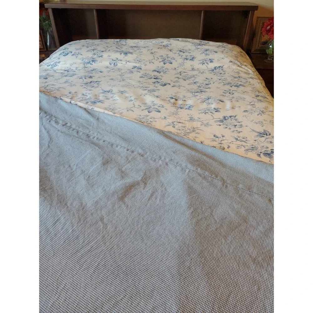Twin XL Bed spread 100% Thick Cotton‎ Reversible Blue White Floral Toile 67x96